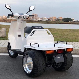 进口本田不倒翁50cc排量正三轮代步踏板四冲程电喷水冷脉冲摩托车