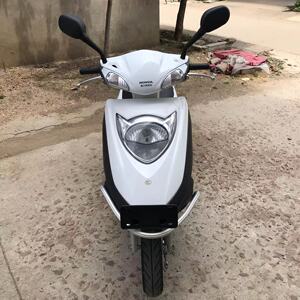 国四巧格酷奇100cc铃木海王星125cc女士踏板燃油助力摩托车可上牌