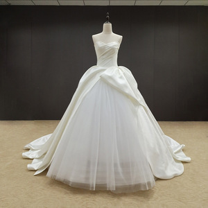 抹胸大拖尾白色婚纱