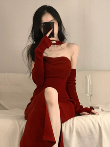 红色赫本小红裙抹胸连衣裙女装春秋季穿搭新年战袍性感包臀长裙子