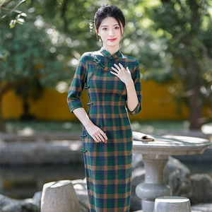 老上海改良旗袍新款日常中袖年轻款传统侧八扣格子连衣裙优雅长款
