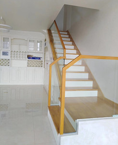 楼梯整体定制整梯现代简约实木扶手钢化玻璃家用别墅楼梯包安装