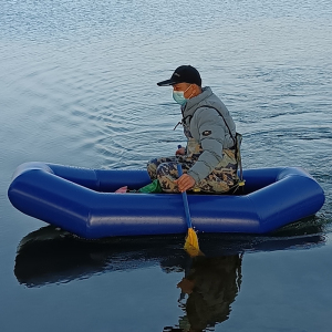 单人皮划艇独木舟