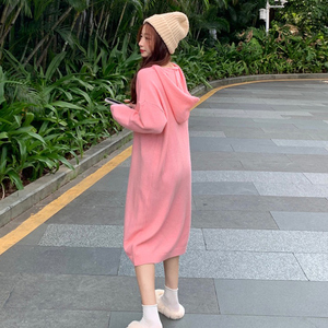 连帽粉色针织连衣裙女秋冬装中长款宽松内搭打底长袖卫衣毛衣裙子