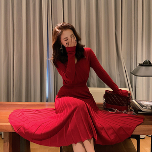 搭配百褶裙的打底衫