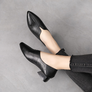 女士商务皮鞋百搭