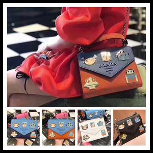prada/普拉达 2019新款徽章机器人链条单肩斜挎包女包