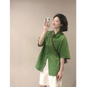 美式复古棉麻绿色短袖衬衫女夏季高级设计感小众通勤宽松半袖上衣