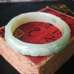 内蒙古佘太翠佘太玉天然玉石手镯翠绿豆绿精品雕花手镯玉手工玉雕