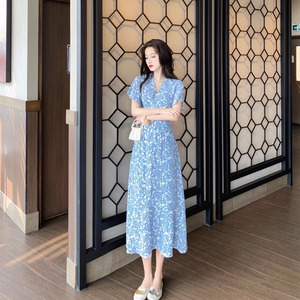 雾霾蓝连身袖设计圆领连衣裙女2021夏新款气质束腰裙子法曼萱旗舰店