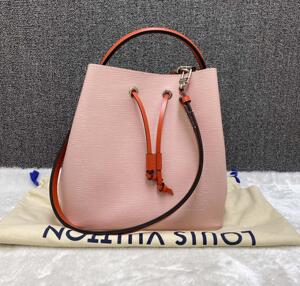 【98新】lvneonoe中号水波纹樱花粉拼色水桶包公价18600尺寸26*26