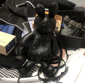 真 正品 96新 mcm 限量版可双肩斜跨单肩多用款兔子公仔包 特价