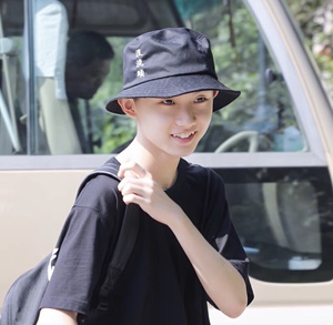 时代少年团同款帽子女日系文艺黑色渔夫帽马嘉祺tnt流行学生青年