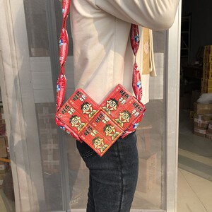 零食做的包包儿童网红秋天的第一个棒棒糖加钙牛奶连一串起来心形