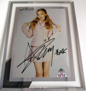 包邮买5送1现货孟美岐创造101亲笔签名照片火箭少女签名照01 相框