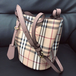 巴宝莉包包女格子