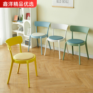 家用餐椅塑料软包靠背椅时尚舒适加厚餐桌椅可叠放休闲办公书桌椅