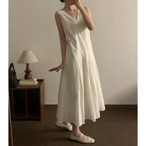 法式白色背心裙子女夏季高级感休闲时尚超仙气质简约中长款连衣裙