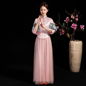 新款中式古风粉色伴娘服 长款立领盘扣古风显瘦秀禾伴娘团姐妹裙