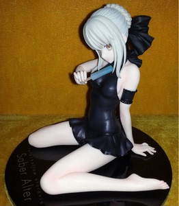 命运之夜 saber黑塞巴 拿冰棍 泳装坐姿 手办模型 公仔摆件