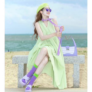 初恋裙子女春季2024新款海边度假漂亮气质垂感绿色v领无袖连衣裙