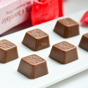 马来西亚原装进口零食休闲甜品倍乐思草莓夹心牛奶巧克力盒装40g