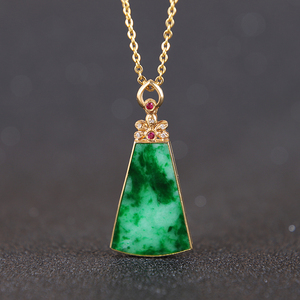 森宝莱天然a货翡翠吊坠女 时尚梯形18k金镶玉项链 辣绿色花青玉坠