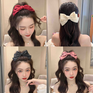 扎半丸子头的发饰网红