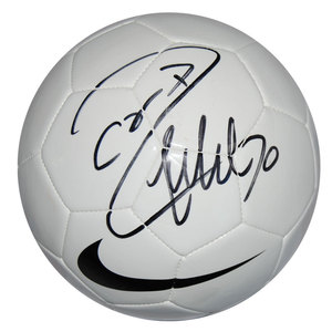 皇家马德里 皇马 c罗 亲笔签名足球 j罗 马塞洛 贝尔 纳乔 拉莫斯