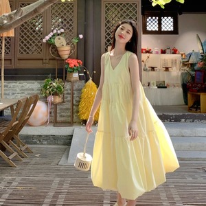 奶黄色吊带连衣裙仙女夏季多巴胺亮色傣族海边度假沙滩蓬蓬长裙子