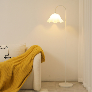 奶油风落地灯简约现代创意花朵客厅卧室床头灯北欧网红立式台灯具