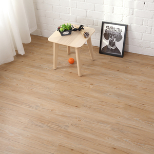 pvc自粘地板革免胶家用塑胶仿木纹楼梯卧室商用简约地暖地板贴纸