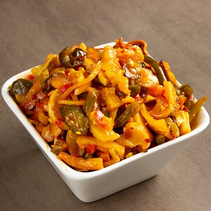 荆香八宝菜整箱10斤香辣八宝咸菜红油下饭菜五仁萝卜干丁酱菜商用