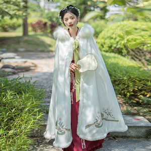 斗篷汉服女款秋冬季披风加厚披肩白色加绒古装古风中国风长款外套