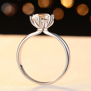 经典六爪花苞钻戒进口莫桑石铂金花瓣戒指女捧花款1克拉有证书