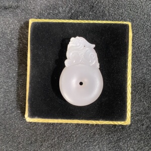 包邮辽西朝阳北票西官精品黑冰树化玉精雕吊坠高透红光收藏把玩