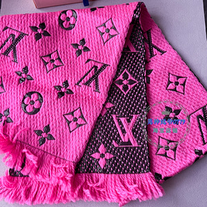 现货正品法国lv/路易威登秋冬保暖羊毛围巾粉色银丝亮闪披肩新年