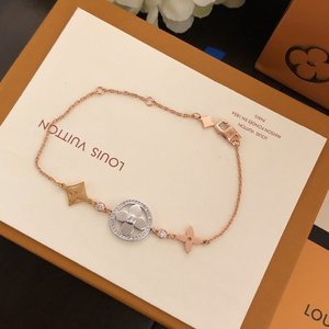 lv路易威登新款 nanogram双牌镀金小花手链 老花刻印字母吊坠项链