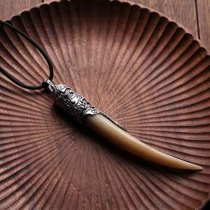 天然羊角尖吊坠挂件长项链男女个性文玩摸金校尉狼牙形西藏式饰品