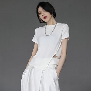 开叉下摆t恤女装