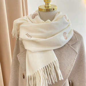奶白色围巾羊毛