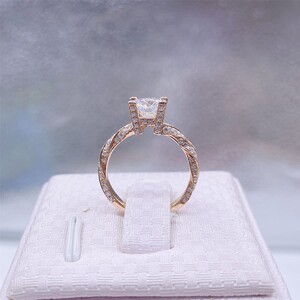 玖呈珠宝18k金hw款钻石戒指定制特别款au750莫桑石戒指定制戒托女