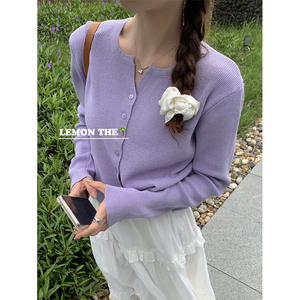多巴胺穿搭紫色小V领针织开衫短款上衣女长袖防晒衫小个子外搭衫