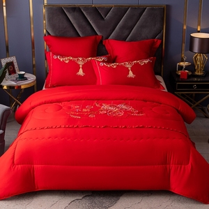 结婚用的红色被子