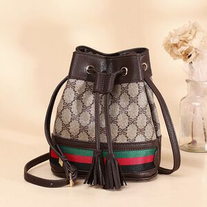 酷奇包包女款2022新款流行时尚斜挎包腰包水桶包高级感高纺名牌包