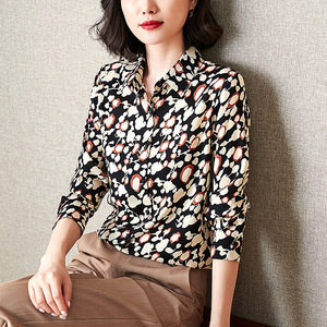 杏色小碎花妈妈衬衫长袖秋装新款中老年5060岁妇女花褂子雪纺衫