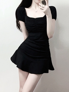 韩版显瘦性感显身材包臀连衣裙女夏小个子甜辣紧身方领短袖小黑裙