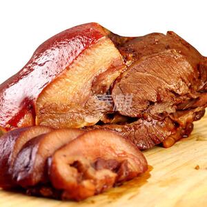 做法1带皮五花肉切小方块,冷水入锅,煮开煮至出浮沫2捞出冲洗干净沥水