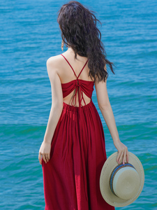 三亚海边度假沙滩裙性感露背收腰连衣裙大理洱海拍照露肩吊带长裙