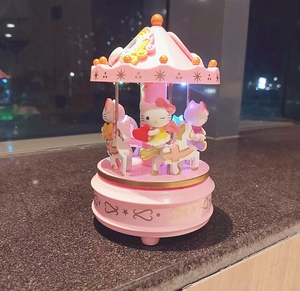hallo kitty玩具旋转木马八音盒天空之城哈喽kt音乐盒凯蒂猫礼物